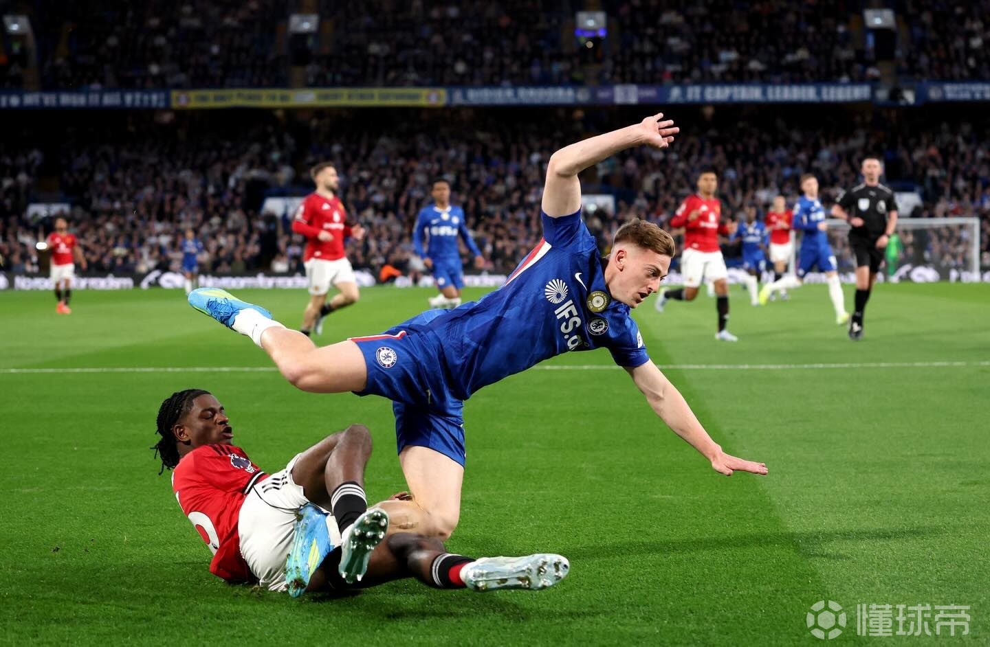 曼晚：不断挖角小将，曼联在年轻球员转会争夺战中抢占先机